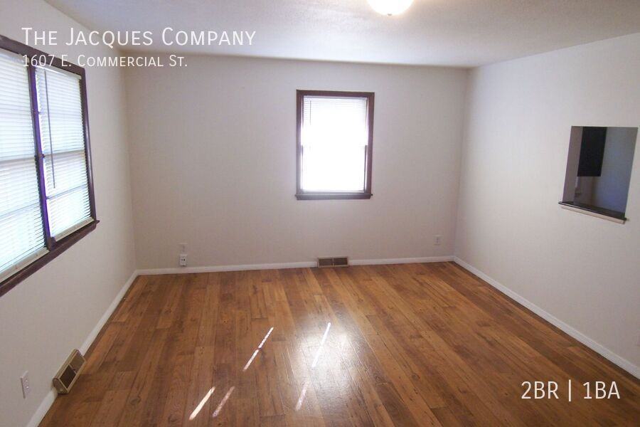 1607 E Commercial St - Photo 5 of 9