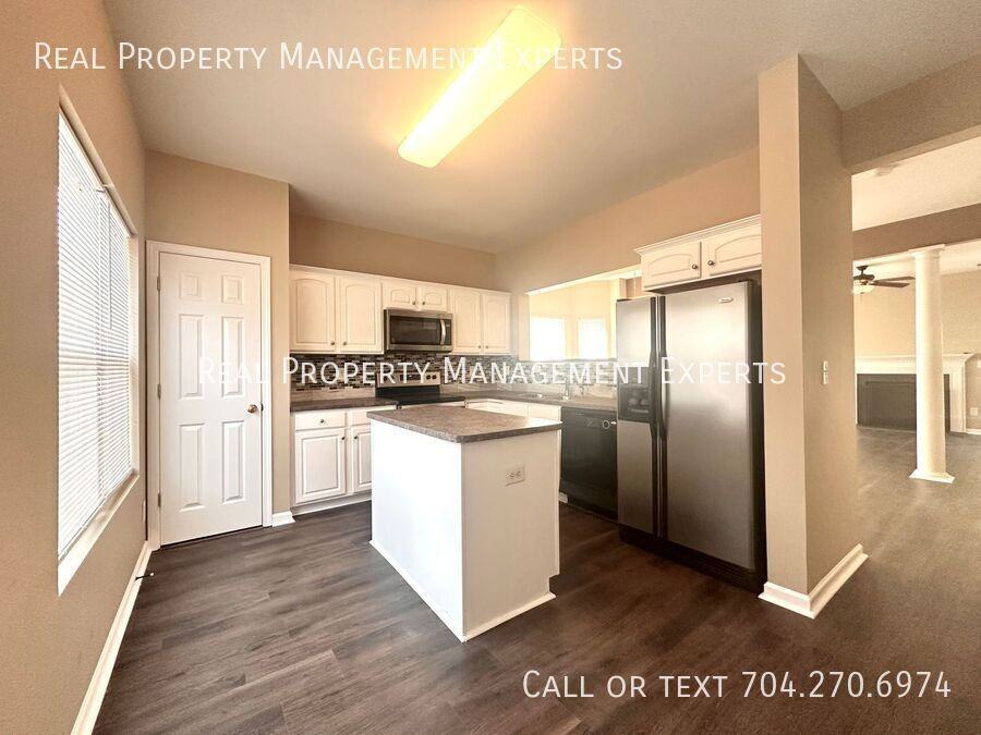 10076 Treeside Ln - Photo 3 of 24