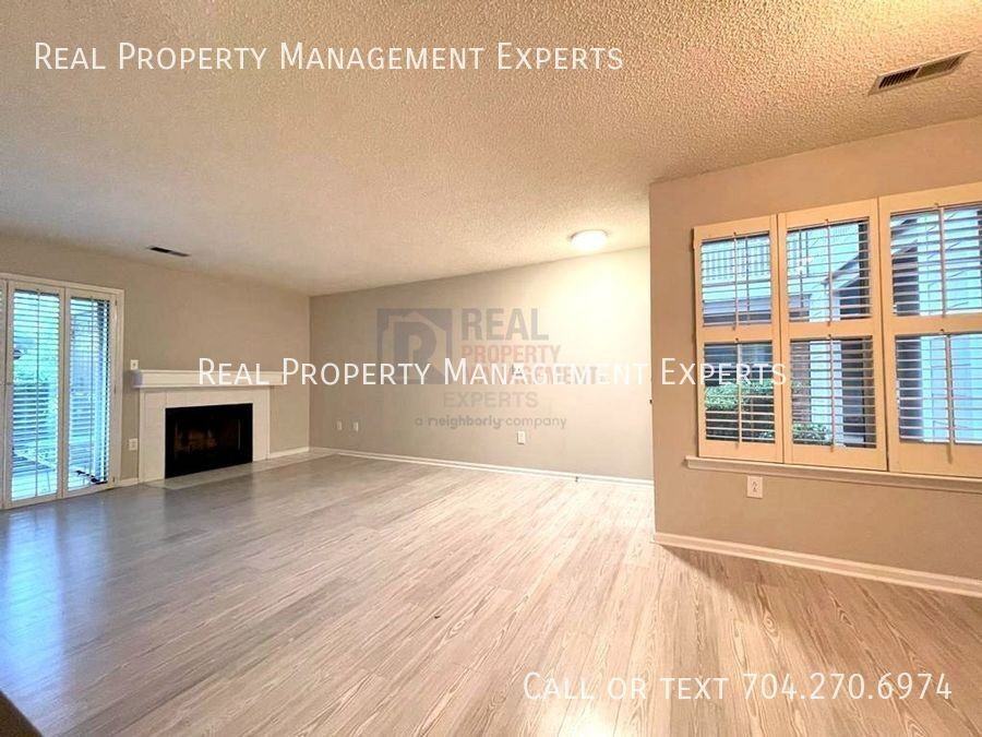 5003 Sharon Rd #P - Photo 6 of 17