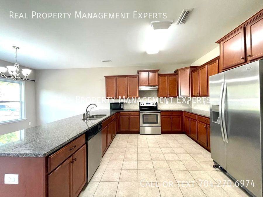 2309 Marthas Ridge Dr - Photo 3 of 18