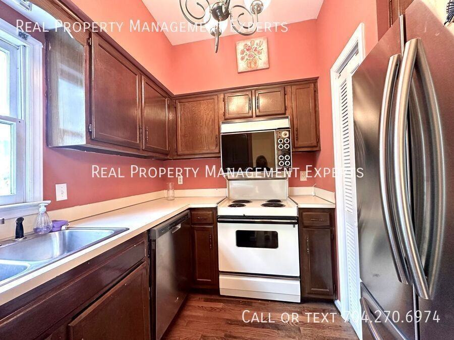 310 W 10th St - Photo 2 of 28