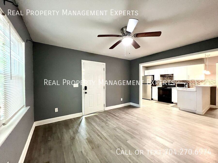 2503 Eastway Dr - Photo 7 of 12