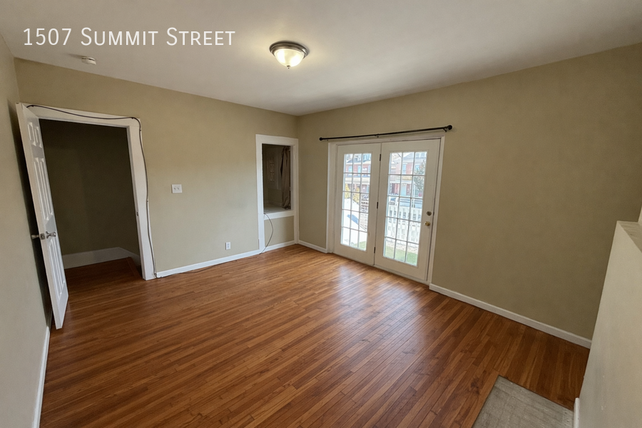 1507 Summit St - Photo 5 of 25