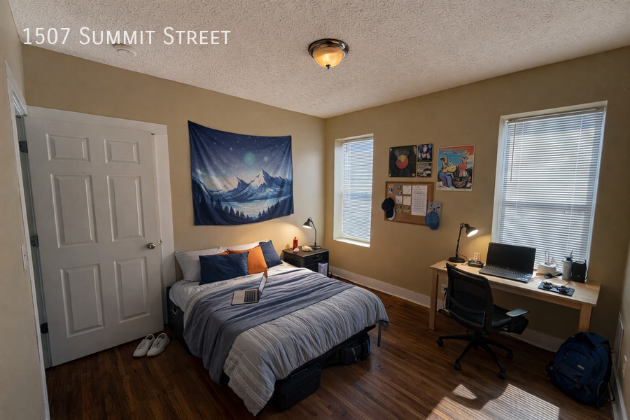 1507 Summit St - Photo 6 of 14