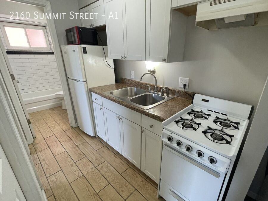 2160 Summit St #A1 - Photo 6 of 14