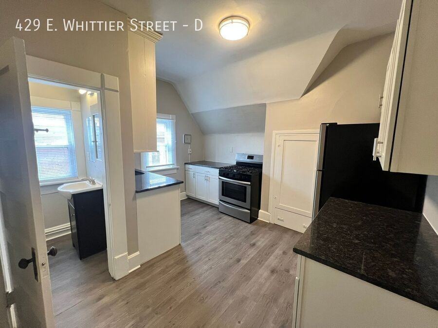 429 E Whittier St #D - Photo 5 of 19