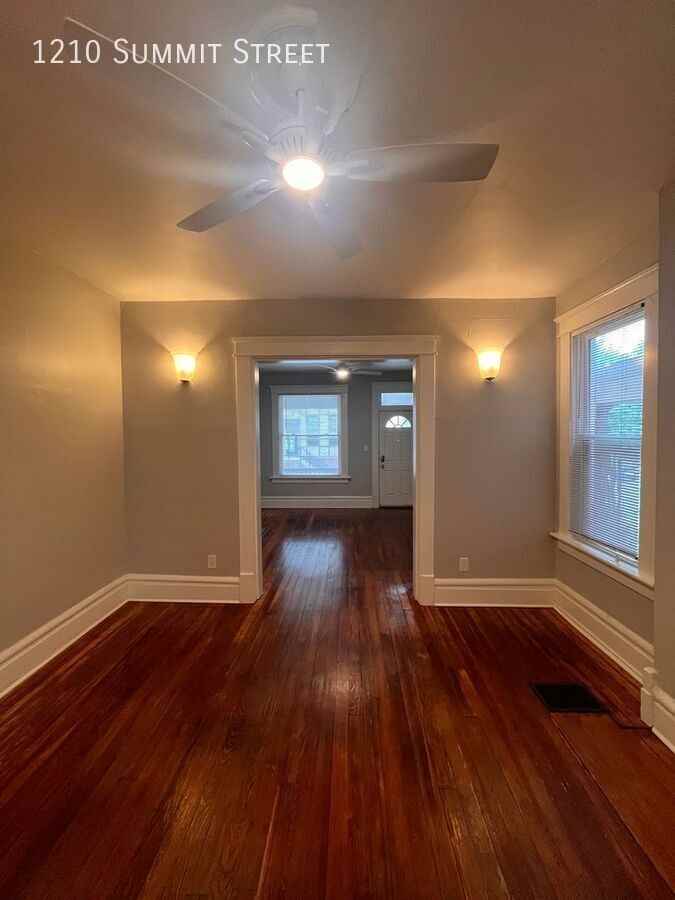 1210 Summit St - Photo 6 of 20