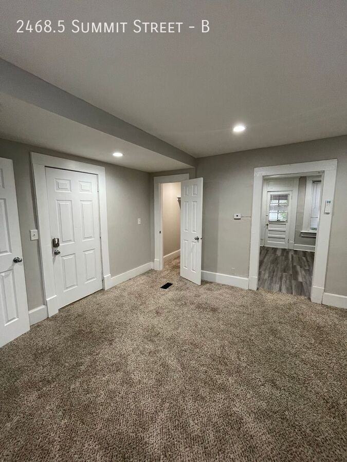 Summit St #B - Photo 6 of 14