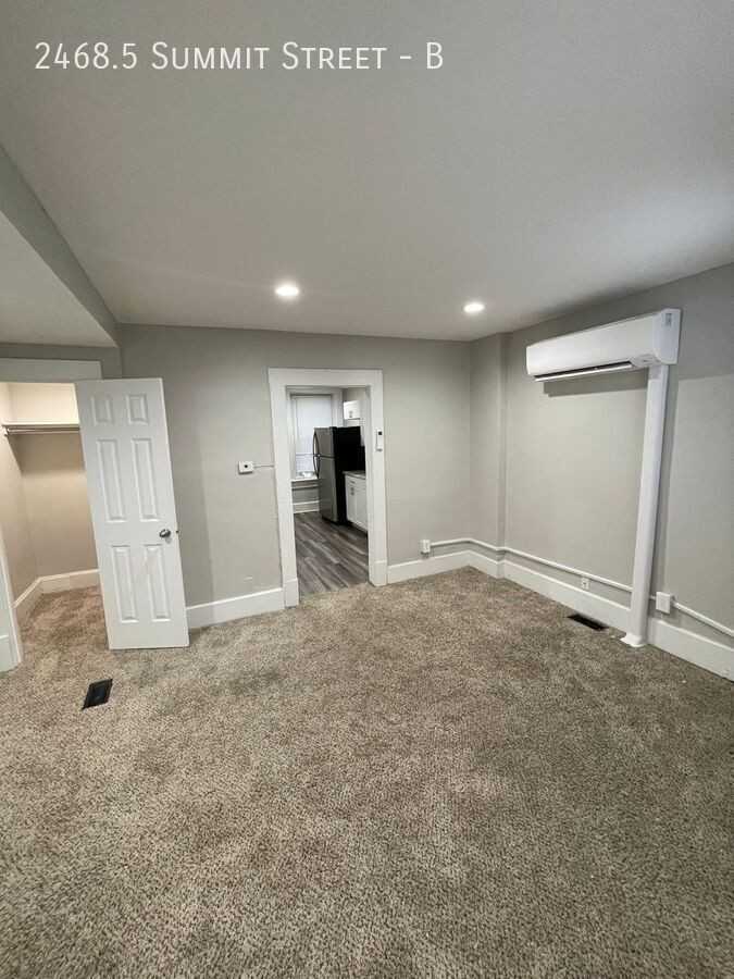 Summit St #B - Photo 7 of 14