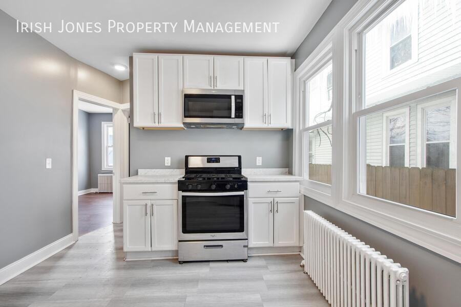 190 Whitney Pl - Photo 4 of 16