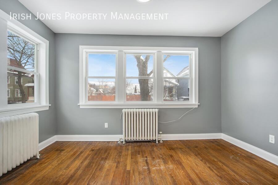 190 Whitney Pl - Photo 7 of 16