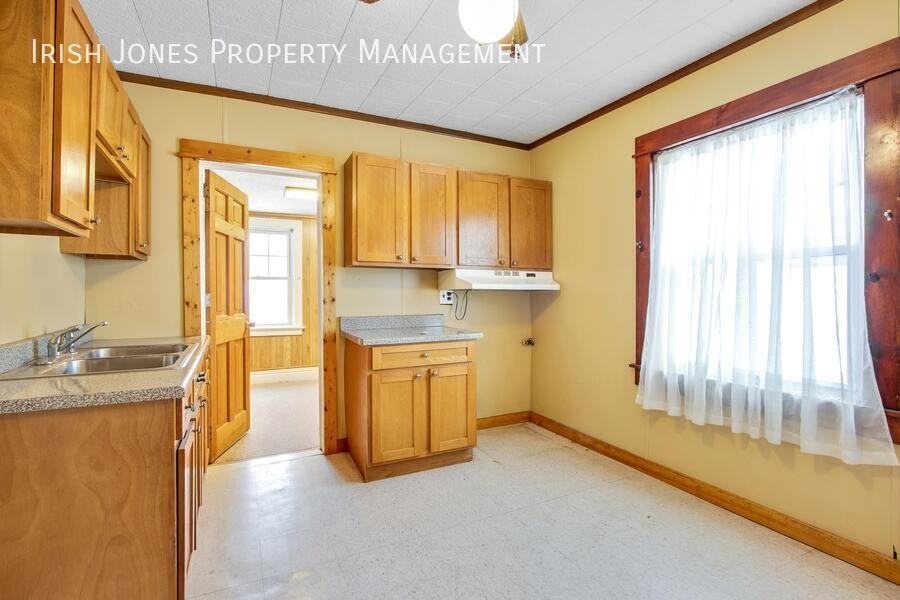 58 Royal Ave - Photo 2 of 17