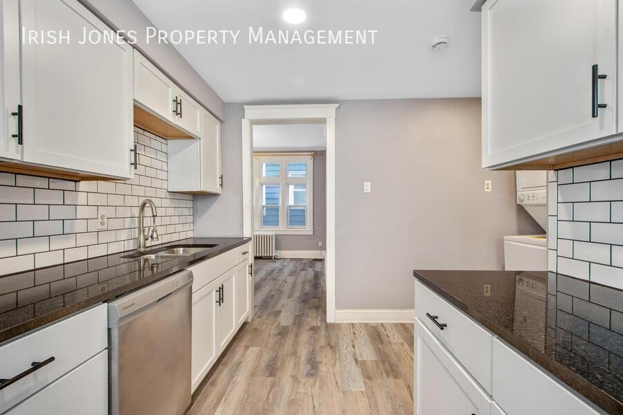 796 Columbus Pkwy - Photo 2 of 14