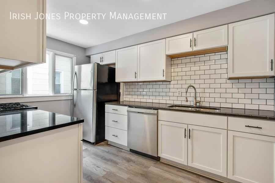 796 Columbus Pkwy - Photo 4 of 14