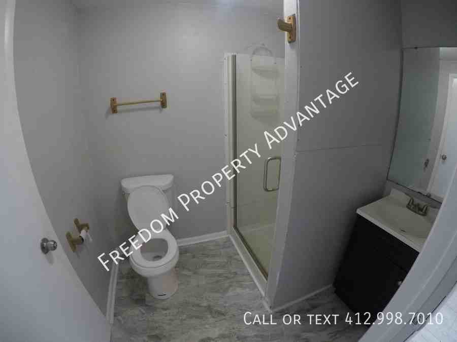 716 Saint Clair Ave - Photo 7 of 10