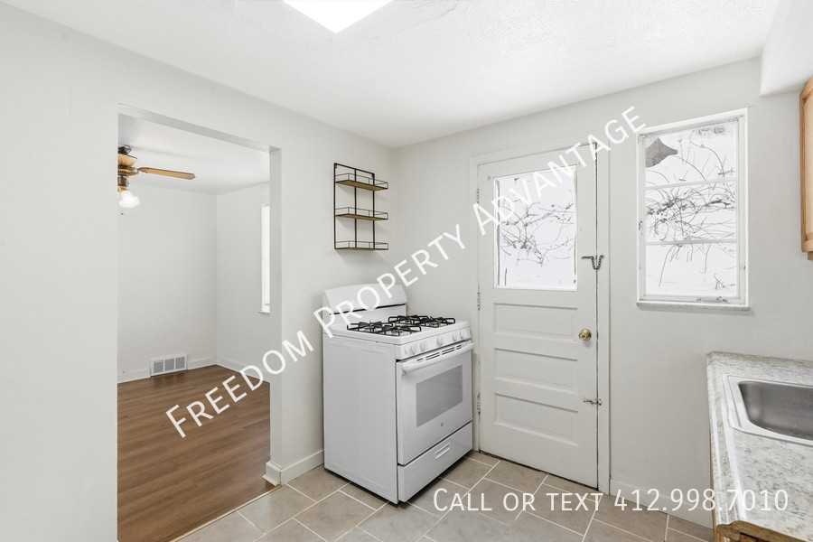 3396 Columbia Dr - Photo 7 of 31