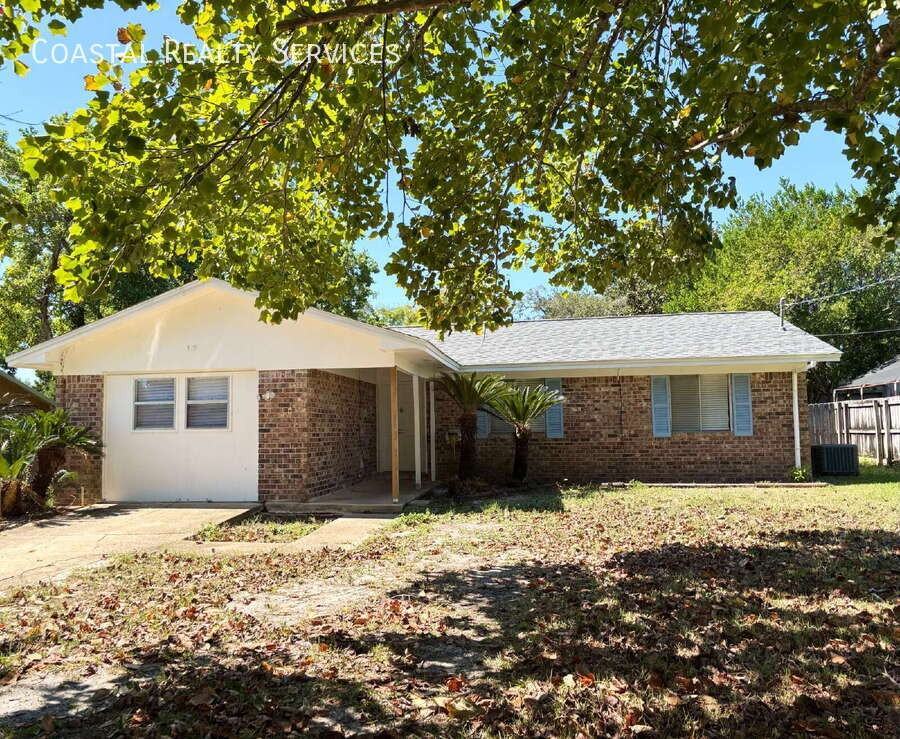 318 Austin Ave - Photo 2 of 12