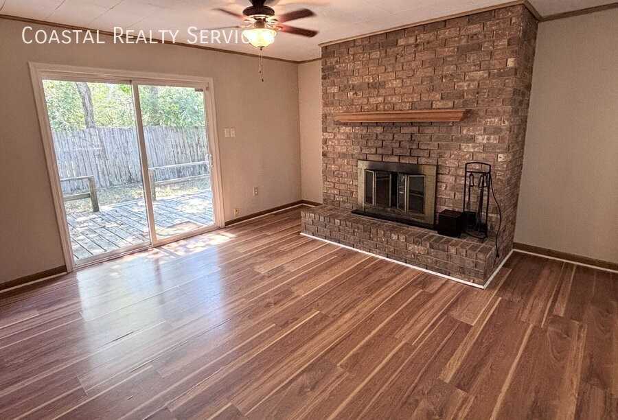 318 Austin Ave - Photo 3 of 12