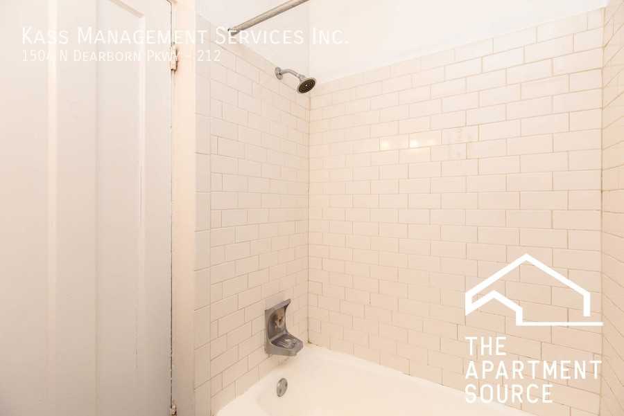 1504 N Dearborn Pkwy #212 - Photo 5 of 9