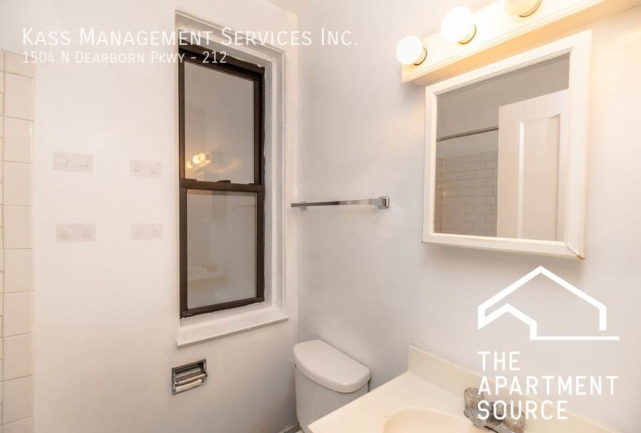 1504 N Dearborn Pkwy #212 - Photo 6 of 9