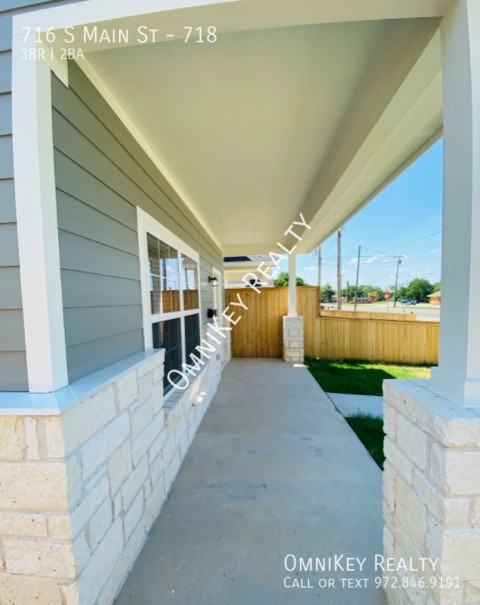 716 S Main St #718 - Photo 3 of 10