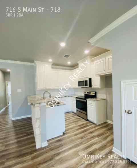716 S Main St #718 - Photo 5 of 10