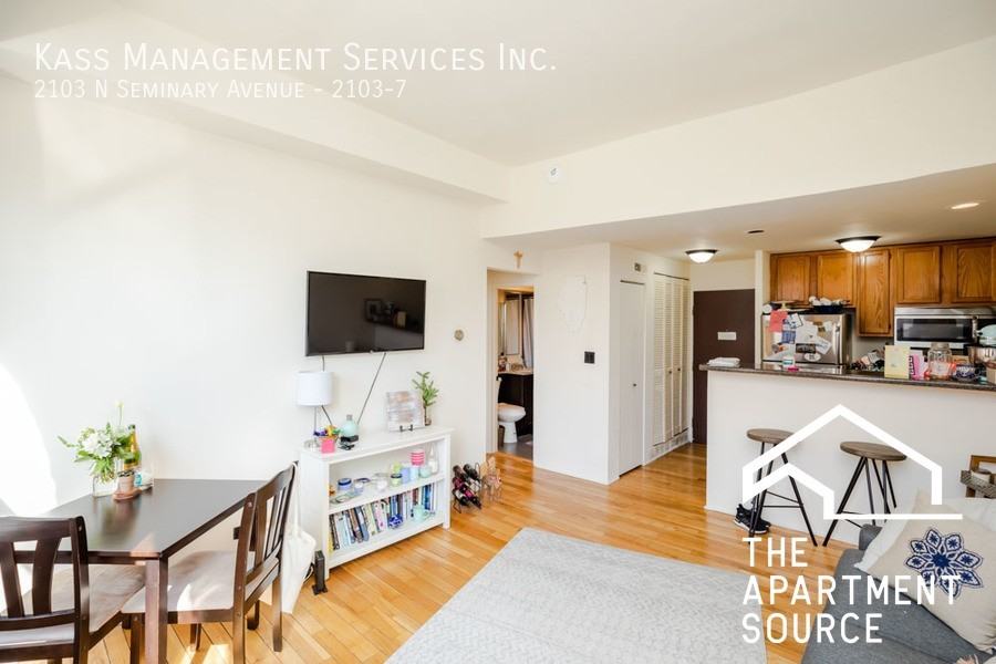 2103 W Dickens Ave #7 - Photo 2 of 7