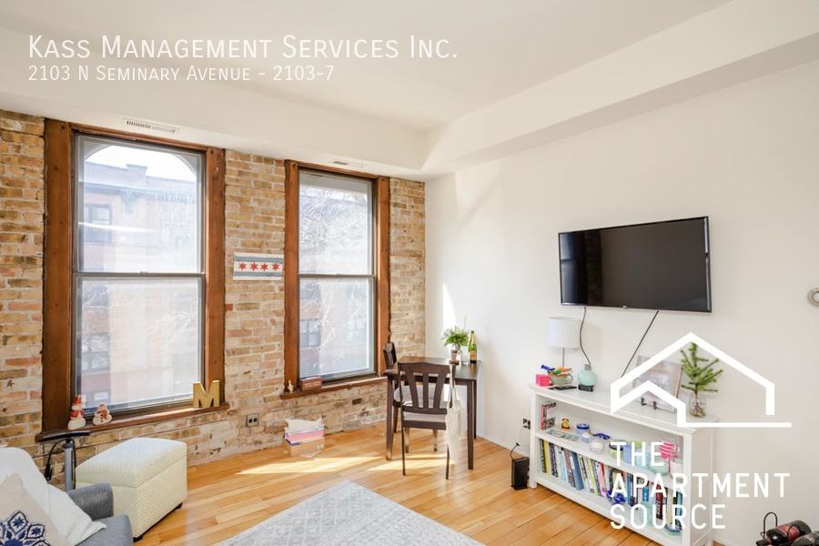 2103 W Dickens Ave #7 - Photo 3 of 7