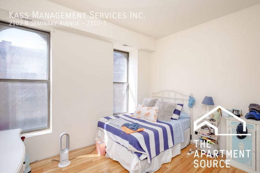 2103 W Dickens Ave #7 - Photo 4 of 7