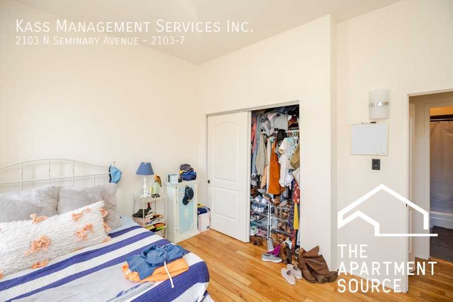 2103 W Dickens Ave #7 - Photo 5 of 7