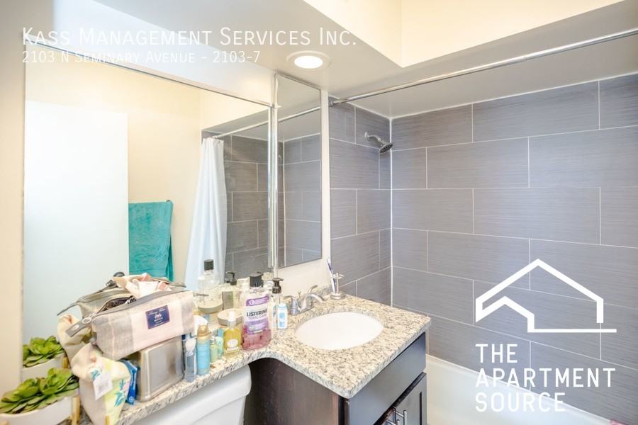 2103 W Dickens Ave #7 - Photo 6 of 7