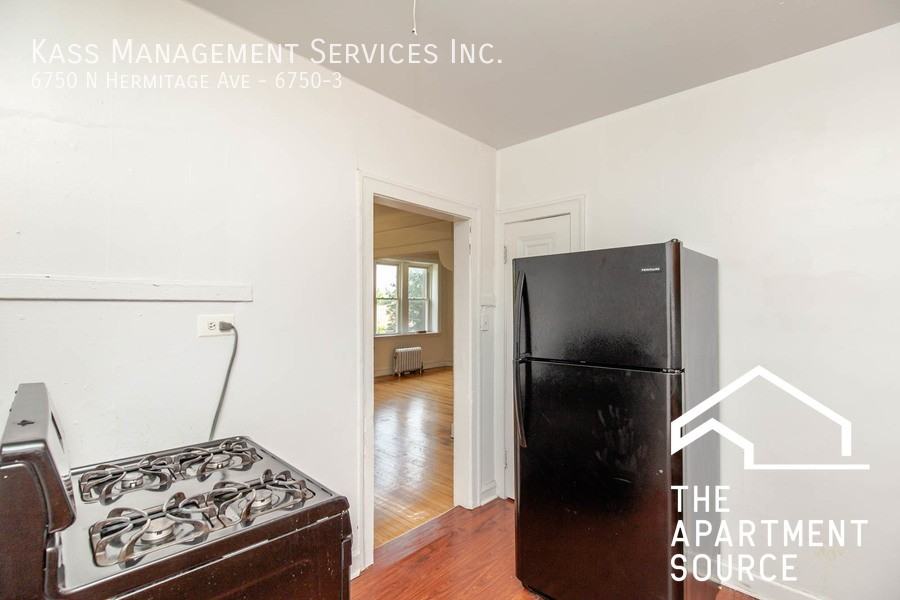 6750 N Hermitage Ave #3 - Photo 2 of 15