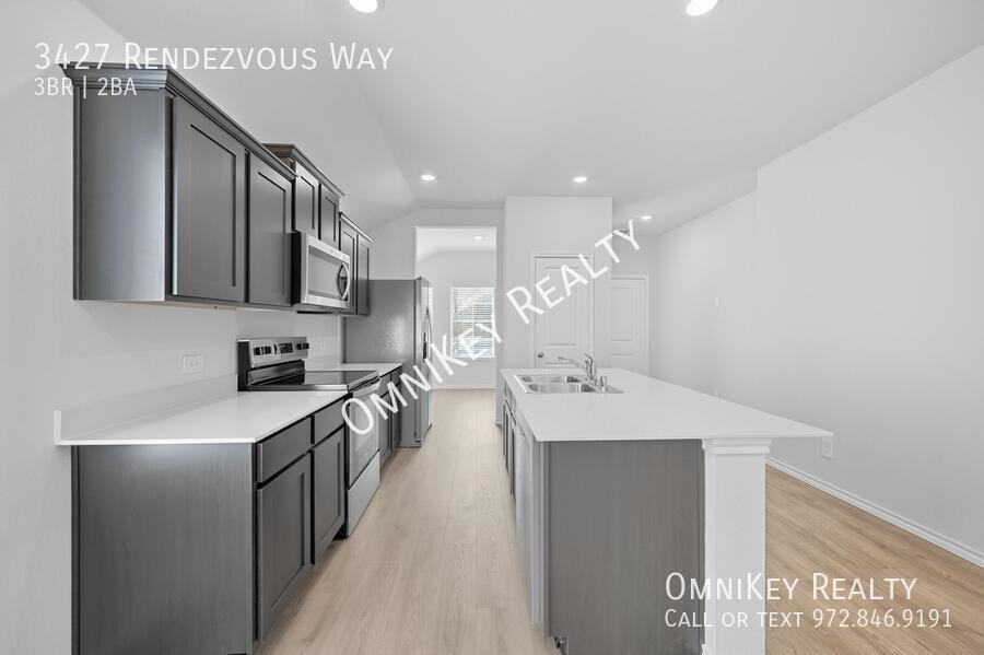 3427 Rendezvous Way - Photo 3 of 20