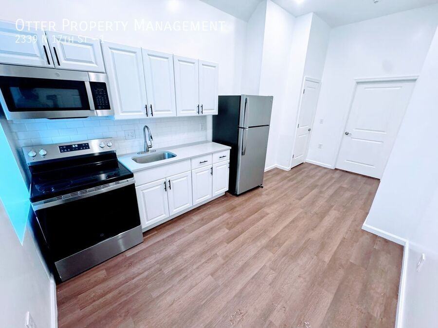 2339 N 17th St #1 - Photo 3 of 11