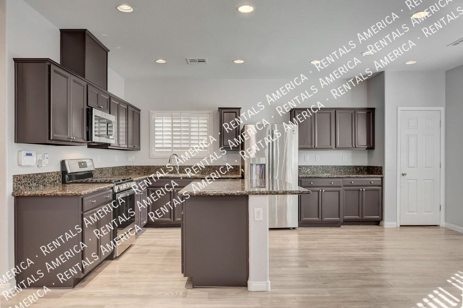 8271 Southern Cross Ave - Photo 3 of 15