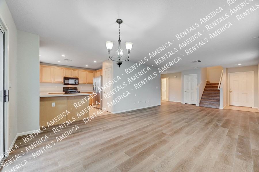 10567 Foggy Glen Ave - Photo 3 of 15