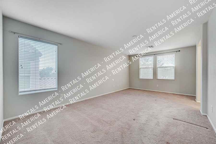 10567 Foggy Glen Ave - Photo 7 of 15