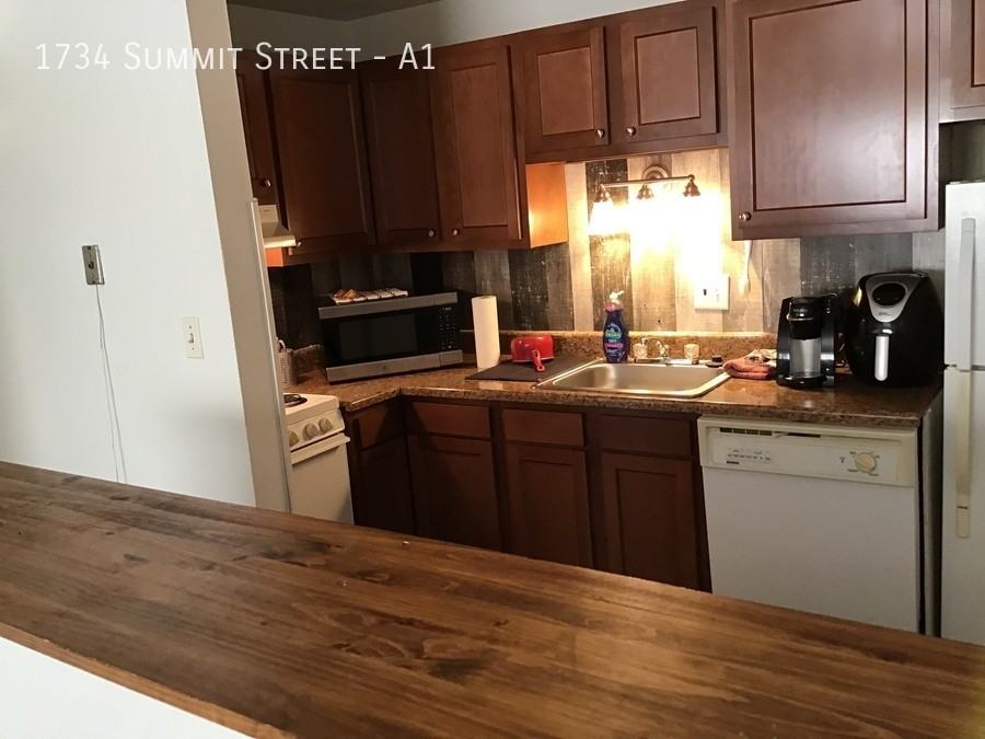 1734 Summit St #A1 - Photo 2 of 6