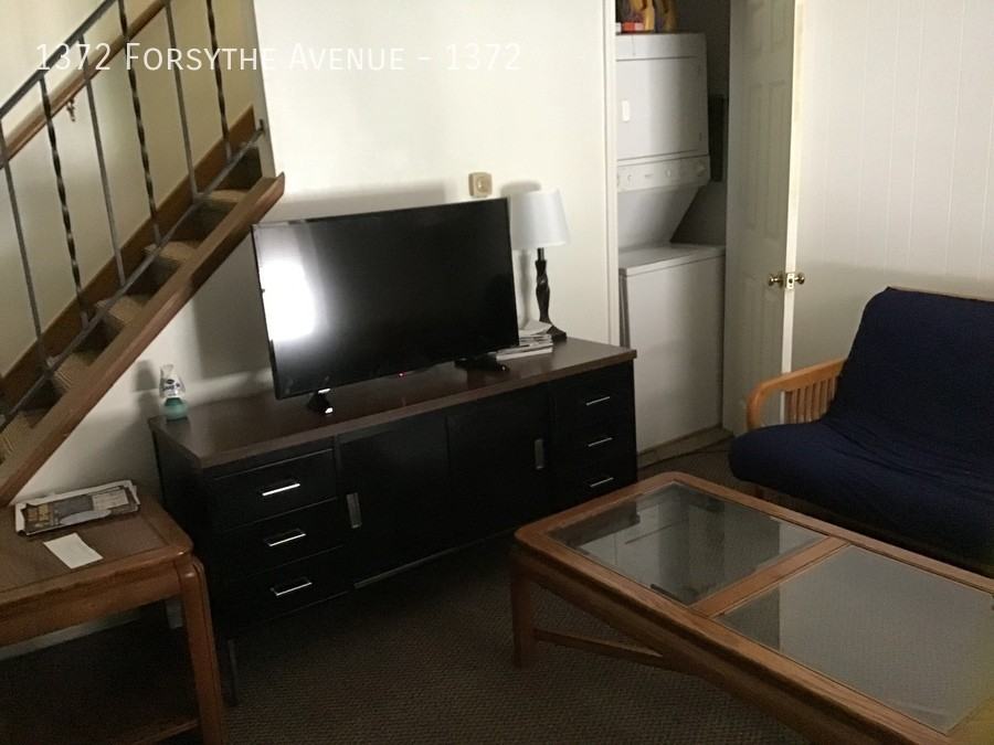 1372 Forsythe Ave #1372 - Photo 4 of 9