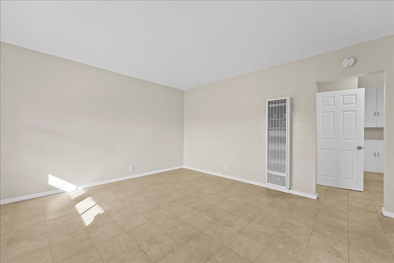 1922 Locust Ave #07 - Photo 2 of 11