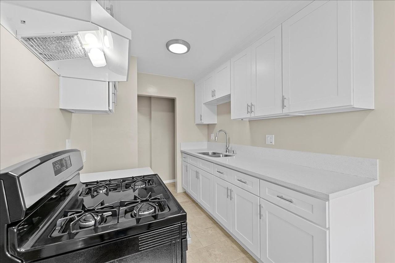 1922 Locust Ave #07 - Photo 3 of 11