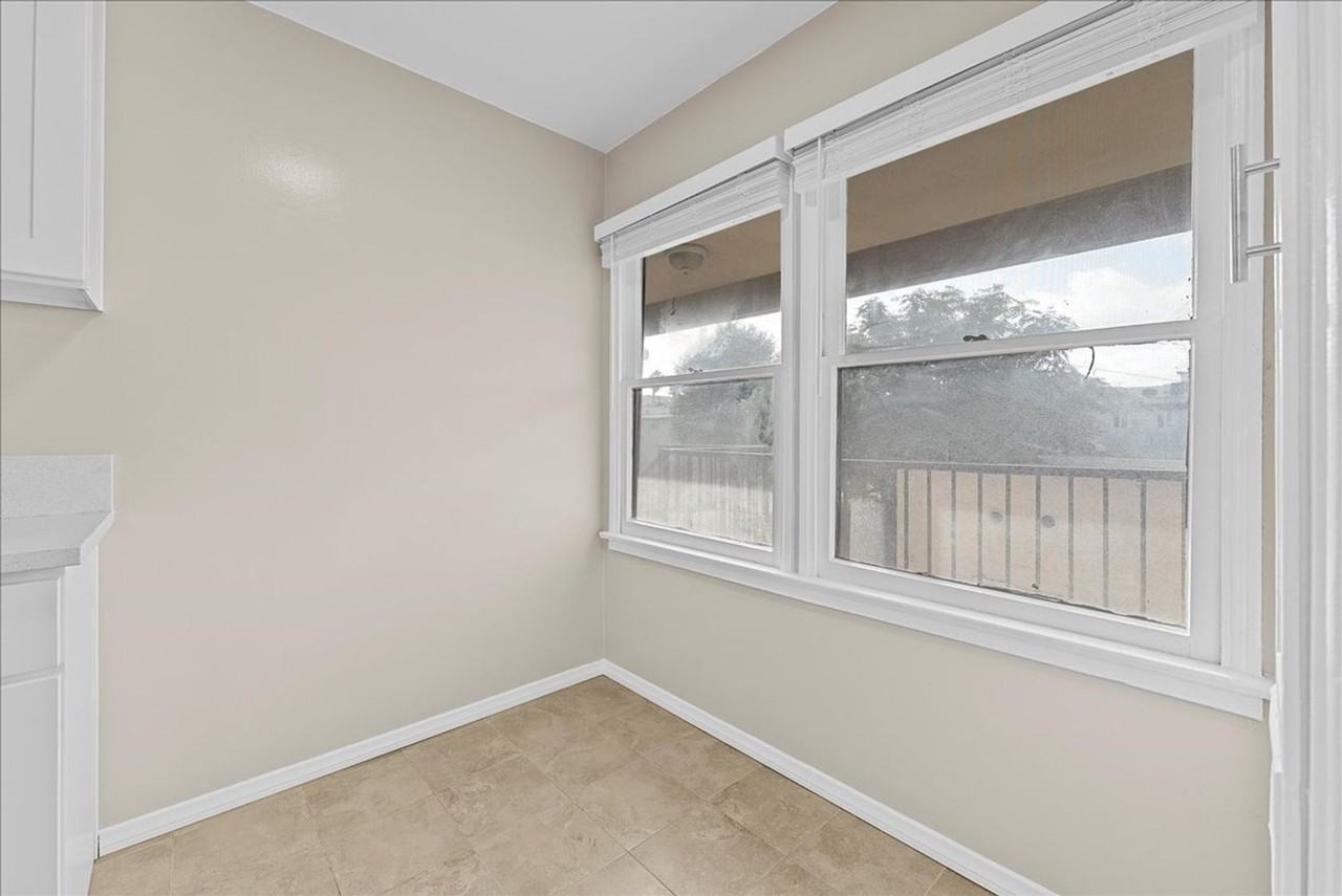 1922 Locust Ave #07 - Photo 4 of 11