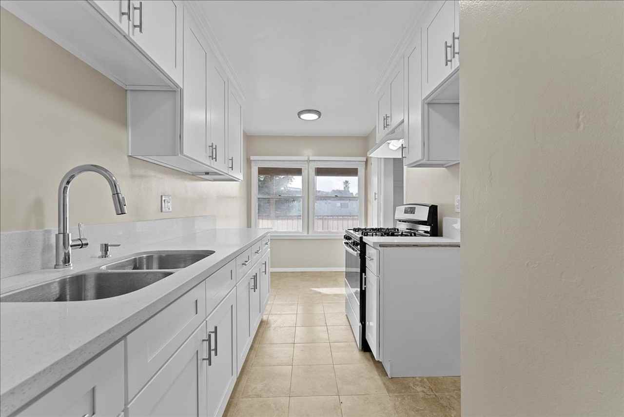 1922 Locust Ave #07 - Photo 6 of 11