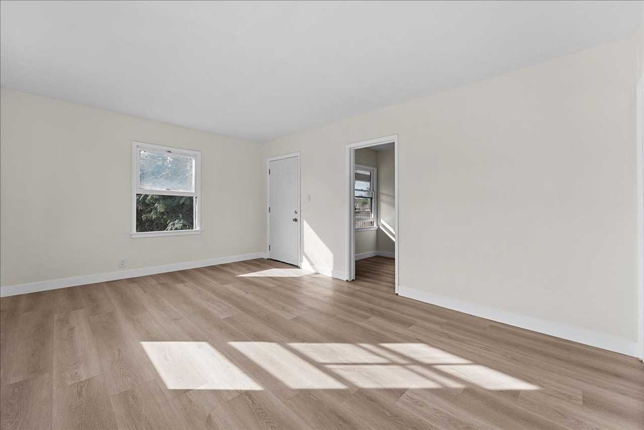 1922 Locust Ave #08 - Photo 2 of 12