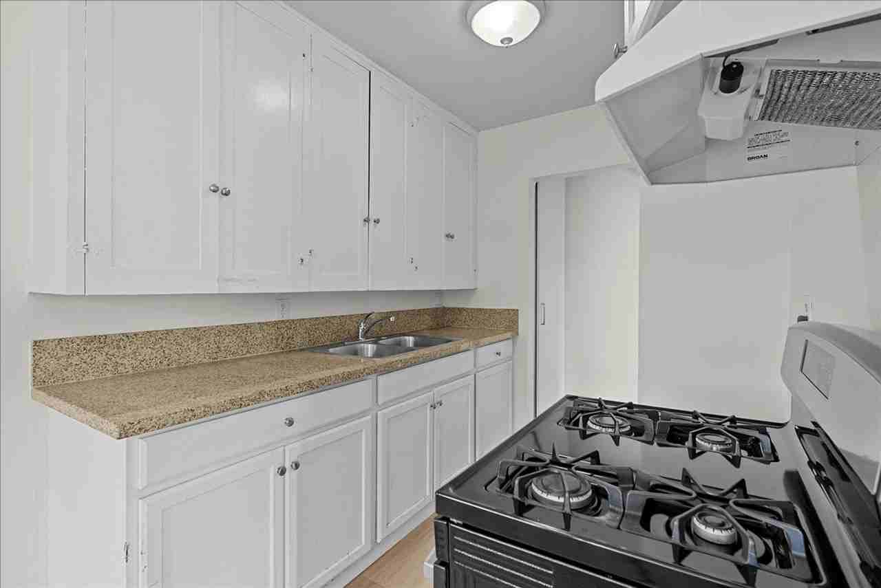 1922 Locust Ave #08 - Photo 3 of 12