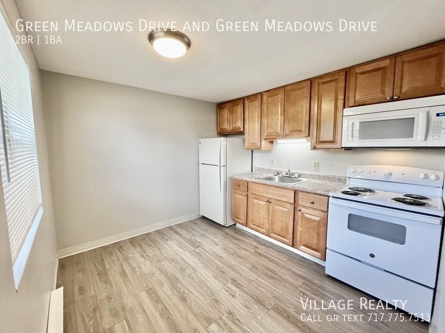 Green Meadows Drive & & Green Meadows Drive #525 - Photo 2 of 44