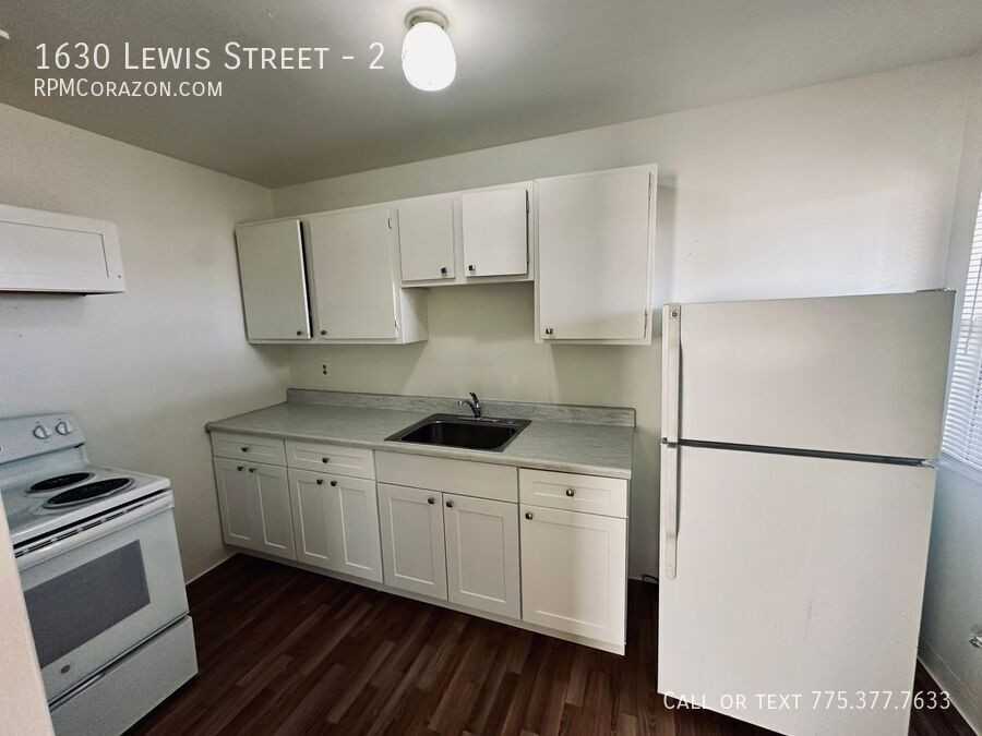 1630 Lewis St #2 - Photo 3 of 10