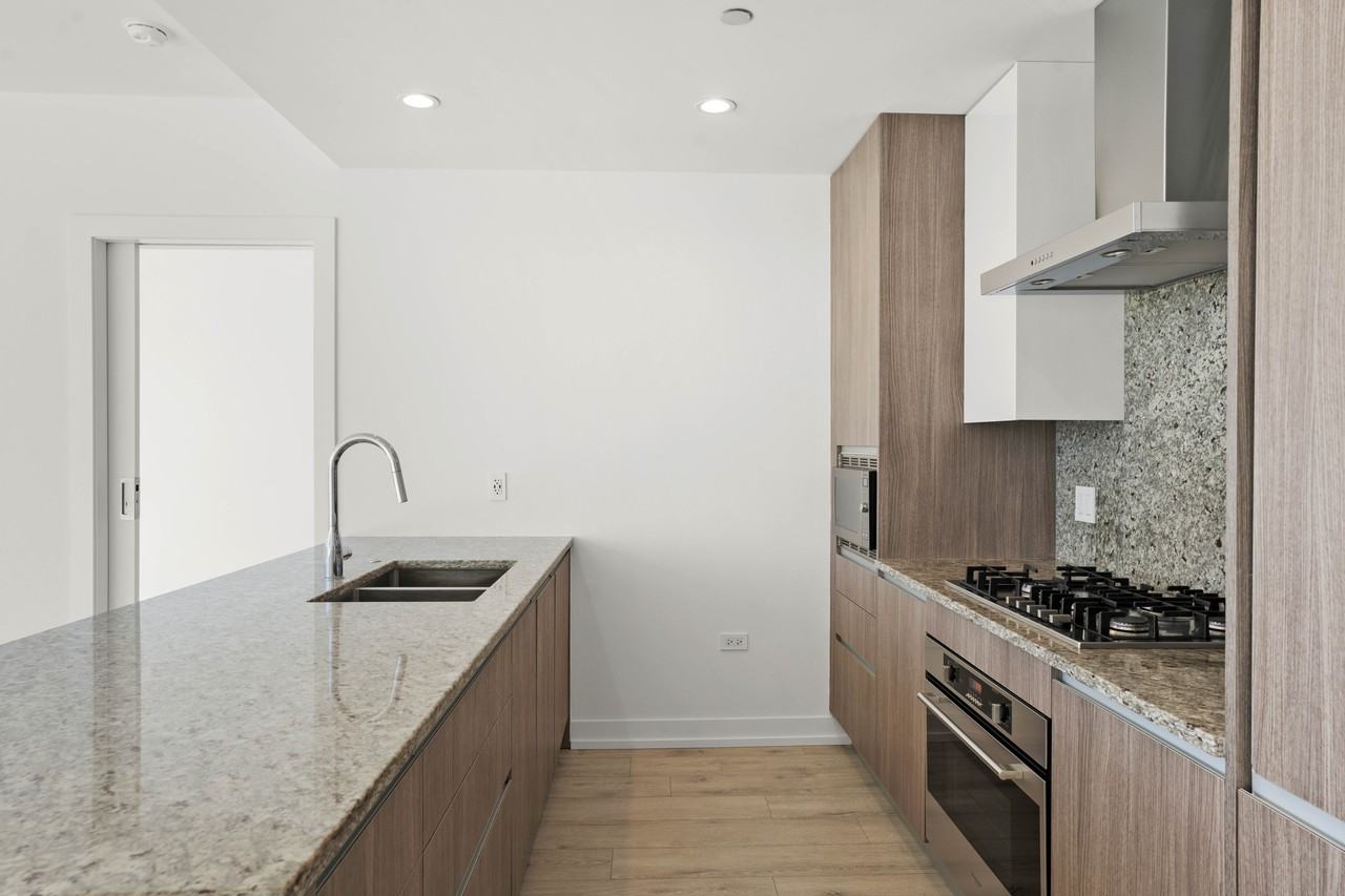 1140 N Wells St #1-1 - Photo 4 of 27