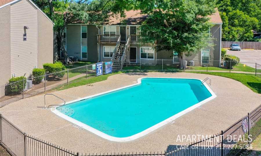 Hackberry St #1605 - Photo 3 of 26