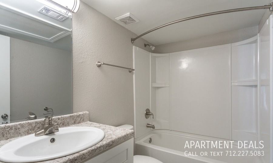 Hackberry St #1607 - Photo 4 of 26